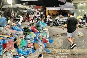 Chợ, cửa hàng tiện lợi ở Hà Nội không được dùng túi ni lông khó phân hủy