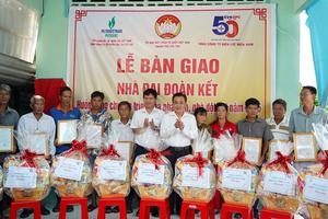 Ngành điện miền Nam: Hoàn thành chương trình xóa nhà tạm, nhà dột nát tại Cần Thơ