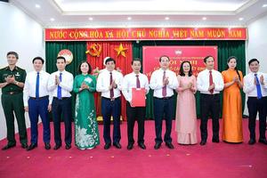Uỷ ban MTTQ Việt Nam tỉnh Ninh Bình công bố các quyết định về công tác cán bộ