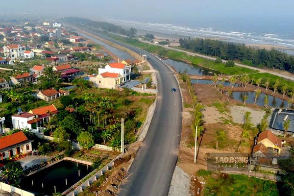 Đẩy nhanh tiến độ đầu tư xây dựng, sớm đưa hệ thống đường bộ ven biển vào khai thác