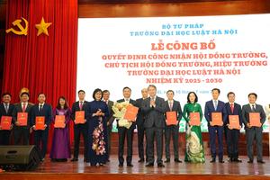 TS. Chu Mạnh Hùng làm Chủ tịch Hội đồng Trường Đại học Luật Hà Nội