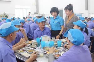 “Bữa cơm Công đoàn” - ấm lòng người lao động