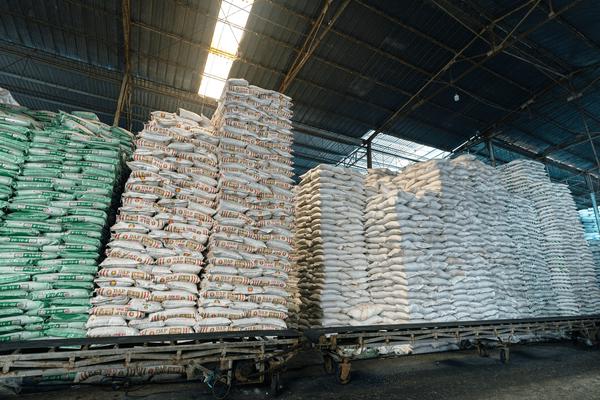 Bộ Tài chính trả lời cử tri về giá bán sản phẩm phân bón và thuốc bảo vệ thực vật
