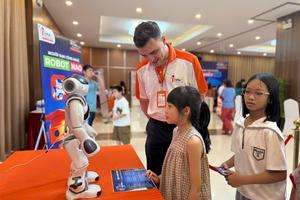 Học sinh phố núi Đắk Lắk trải nghiệm học tiếng Anh cùng trí tuệ nhân tạo