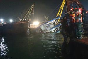 Ủy ban MTTQ Việt Nam TP Hà Nội hỗ trợ khẩn cấp các gia đình gặp nạn trong vụ lật tàu