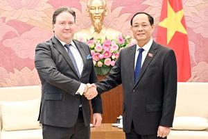 Phó Chủ tịch Quốc hội Trần Quang Phương tiếp Đại sứ Hoa Kỳ Marc E. Knapper