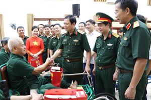 Ninh Bình: Đại tướng Nguyễn Tân Cương thăm, tặng quà Trung tâm Điều dưỡng thương binh Duy Tiên
