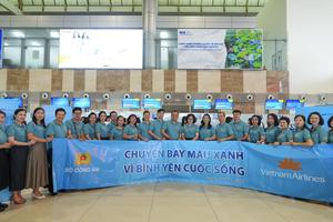 “Chuyến bay màu xanh”: Vietnam Airlines cùng Bộ Công an tỏa thông điệp yêu thương