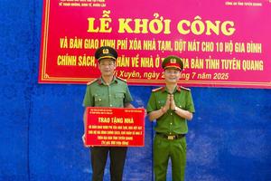 Cục Cảnh sát kinh tế trao tặng 600 triệu đồng xoá nhà tạm trên địa bàn tỉnh Tuyên Quang