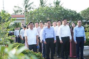 Đoàn công tác Ủy ban Kiểm tra Trung ương dâng hương, tri ân Liệt sĩ tại Vĩnh Long