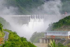 Thủ tướng chỉ đạo tập trung ứng phó khẩn cấp với mưa lũ trên lưu vực sông Cả