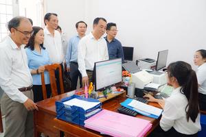 Chủ tịch UBND tỉnh Vĩnh Long kiểm tra vận hành chính quyền địa phương tại xã Long Hữu