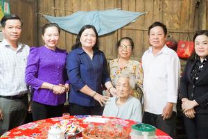 Lãnh đạo tỉnh Vĩnh Long thăm, tặng quà và tri ân các gia đình chính sách