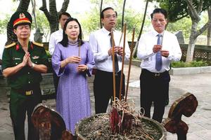 Ninh Bình: Dâng hương tưởng nhớ các Anh hùng liệt sĩ