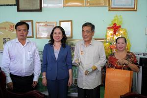 Phó Chủ tịch nước Võ Thị Ánh Xuân thăm và tặng quà người có công tại Cà Mau