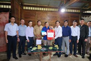 Đoàn công tác Trung ương thăm và tặng quà gia đình liệt sĩ tại tỉnh Lai Châu