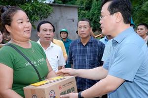 Bí thư Tỉnh ủy Nghệ An chia sẻ cùng đồng bào vùng lũ Chiêu Lưu