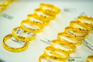 Giá vàng hôm nay 28/7: Dự báo vàng thế giới tiếp tục giảm