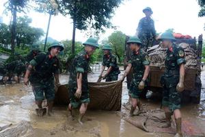 Miền Tây Nghệ An "oằn mình" sau mưa lũ