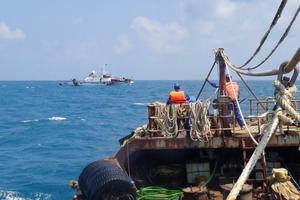 Bộ Tư lệnh Vùng Cảnh sát biển 4 tiếp tục bắt giữ tàu cá vận chuyển trái phép khoảng 260.000 lít dầu D.O