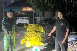 Bắt đối tượng vận chuyển thuê 100kg xúc xích không rõ nguồn gốc xuất xứ tại Lạng Sơn