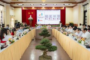 Phó Thủ tướng Thường trực Nguyễn Hòa Bình làm việc với Ban Thường vụ Thành ủy Huế