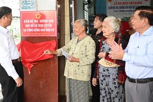 An Giang: Hỗ trợ, hướng dẫn người dân nộp hồ sơ trực tuyến tại cộng đồng dân cư