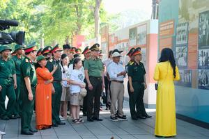 Triển lãm ảnh "Lăng Bác - Trái tim Tổ quốc": Bài học lịch sử quý giá cho thế hệ trẻ về công trình của lòng dân, ý Đảng