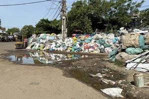 Gia Lai: Phế liệu tràn ra đường, nguy cơ gây mất an toàn giao thông