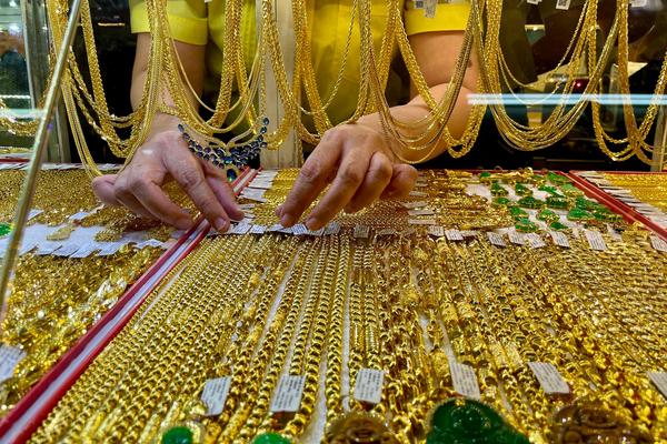 Giá vàng hôm nay 5/8/2025: Vàng nhẫn tăng - giảm tùy thương hiệu nhưng vẫn ở mức cao