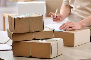 Xử phạt hàng loạt công ty chuyển phát nhanh trong lĩnh vực cạnh tranh