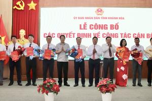 UBND tỉnh Khánh Hòa công bố, trao các quyết định về công tác cán bộ ở một số đơn vị chủ chốt