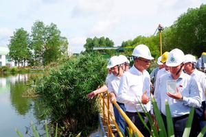 Đoàn giám sát của Quốc hội khảo sát thực hiện chính sách pháp luật về bảo vệ môi trường tại Cần Thơ