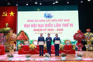 Bộ Tư lệnh Vùng Cảnh sát biển 4 được khen thưởng đột xuất vì lập chiến công trên biển