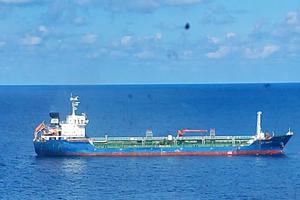 Kịp thời cứu 20 thuyền viên trên tàu chở dầu gặp nạn ở vùng biển phía Nam