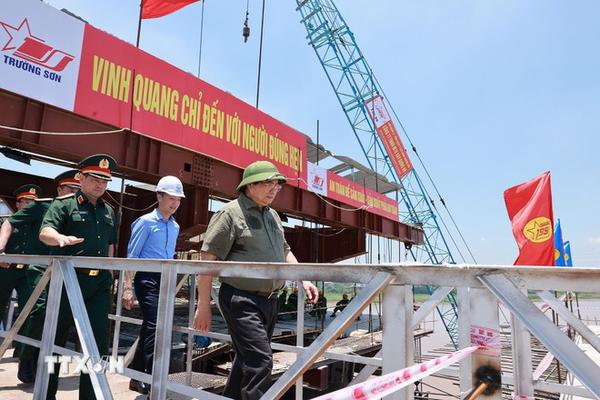 Thủ tướng Chính phủ kiểm tra, thúc đẩy triển khai các dự án hạ tầng trên địa bàn Phú Thọ