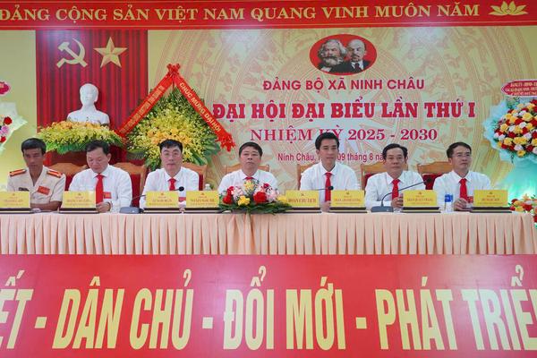 Chủ tịch UBND tỉnh Quảng Trị mong muốn Đảng bộ xã Ninh Châu xây dựng chính quyền liêm chính, hiệu lực, hiệu quả