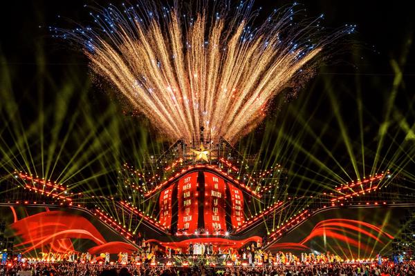 25.000 khán giả bùng nổ cảm xúc trong đêm V Concert - Rạng rỡ Việt Nam