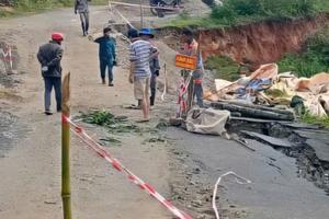 Quảng Ngãi: Nhiều đoạn tuyến quốc lộ, tỉnh lộ sạt lở và xuống cấp trầm trọng