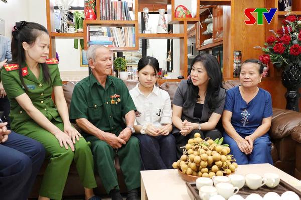 Phu nhân Tổng Bí thư thăm, tặng quà Nhân dân tỉnh Sơn La