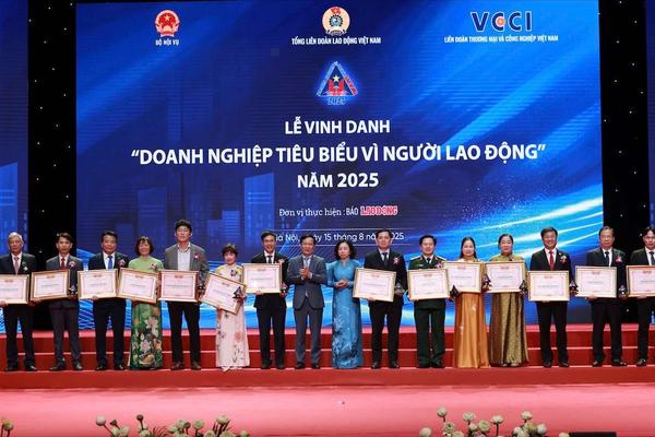 Lễ vinh danh 28 doanh nghiệp tiêu biểu vì người lao động năm 2025