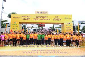 300 chiếc xe đạp tiếp sức học sinh nghèo tỉnh Phú Thọ thông qua Giải Marathon Quốc tế VTV LPBank 2025