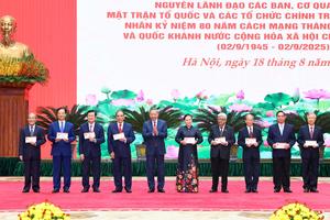Tổng Bí thư trao thẻ đảng viên mẫu mới cho các nguyên lãnh đạo Đảng, Nhà nước