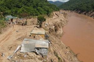 Vinamilk hỗ trợ đồng bào Nghệ An khắc phục hậu quả thiên tai