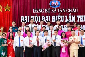 Nghệ An: Trưởng ban Nội Chính Trung ương Phan Đình Trạc dự Đại hội xã Tân Châu