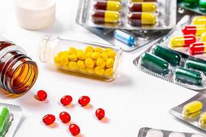 Bộ Y tế yêu cầu tăng cường công tác kiểm tra, giám sát các cơ sở kinh doanh dược