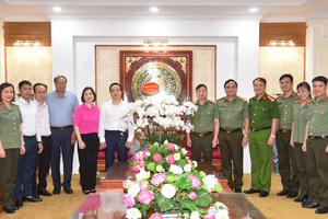 Chủ tịch UBND tỉnh Cao Bằng chúc mừng cán bộ, chiến sĩ Công an tỉnh nhân Ngày truyền thống Công an Nhân dân