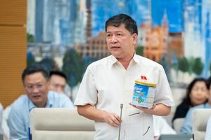 Cầm hộp sữa “nghi là giả”, đại biểu Quốc hội truy trách nhiệm của ai, thanh tra, kiểm tra thế nào?