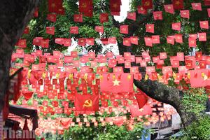 Hà Nội rực rỡ cờ hoa, viết tiếp câu chuyện 80 năm lịch sử hào hùng