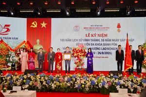 Bệnh viện Xanh Pôn đón nhận Huân chương Lao động hạng Nhất